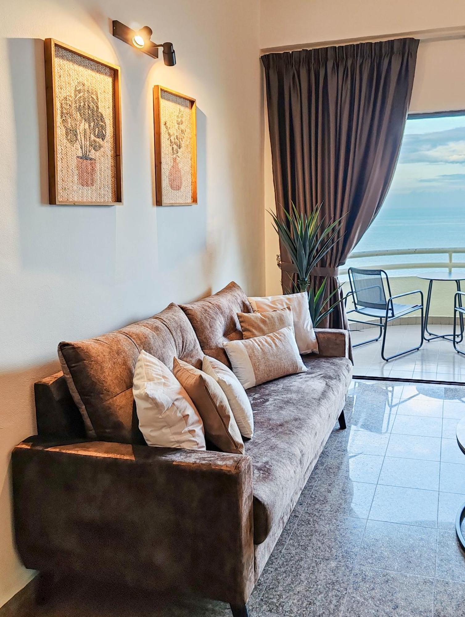 'Newly Refurbished' 'Sunny Seaview' At Regency With 2 Carpark By Shine Stay Port Dickson Extérieur photo