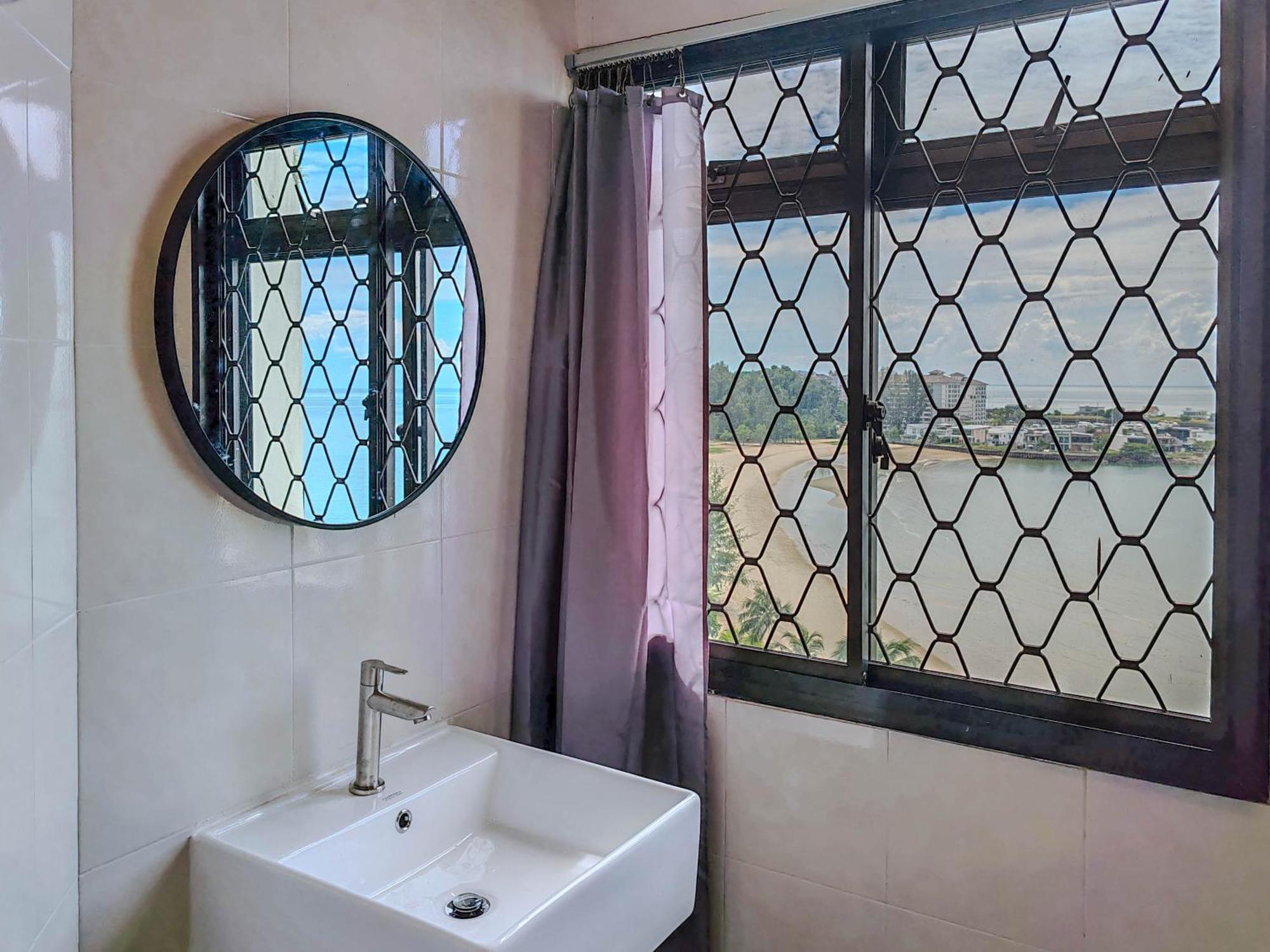 'Newly Refurbished' 'Sunny Seaview' At Regency With 2 Carpark By Shine Stay Port Dickson Extérieur photo