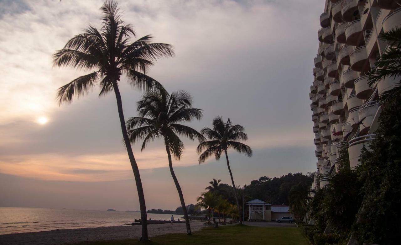 'Newly Refurbished' 'Sunny Seaview' At Regency With 2 Carpark By Shine Stay Port Dickson Extérieur photo